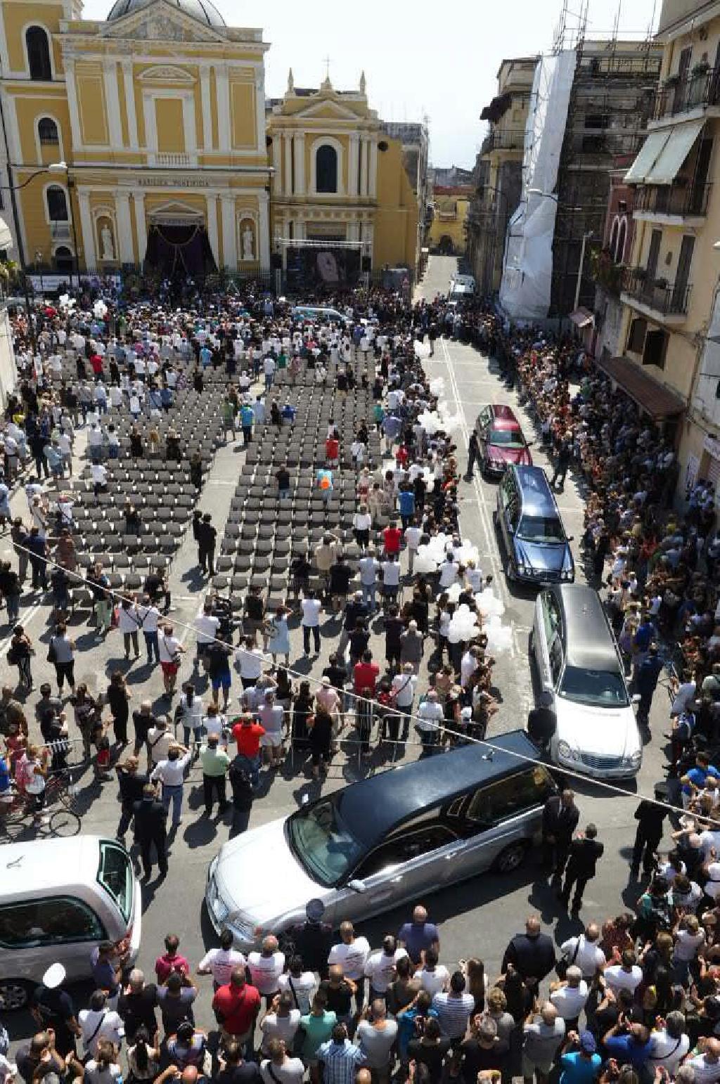 Galleria Crollo Torre Annunziata E Il Giorno Dei Funerali Per Le 8